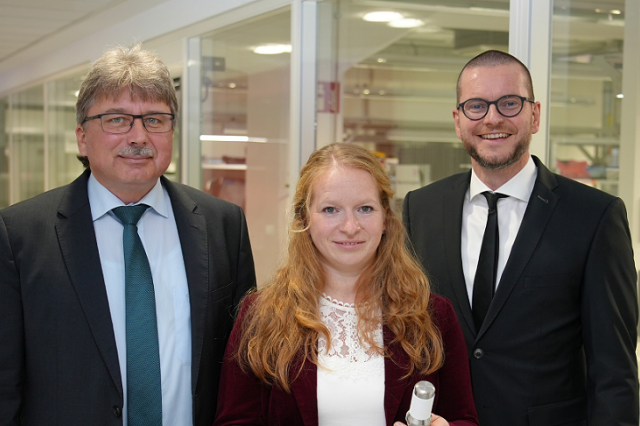 Employees from the research department and CEO Dr. Knuth Baumgaertel in the production area.